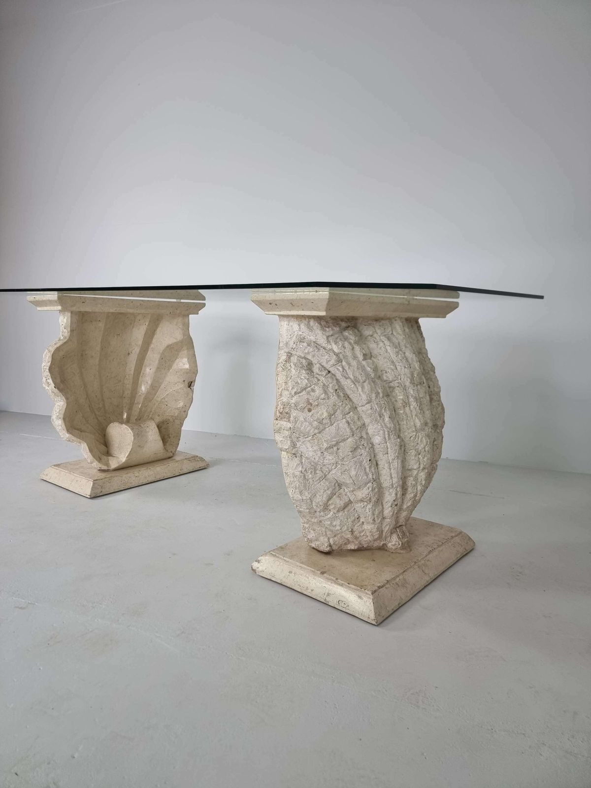 Stenen Schelp Eettafel Van Magnussen Ponte, Mactan Steen, Jaren 1980 photo vintage