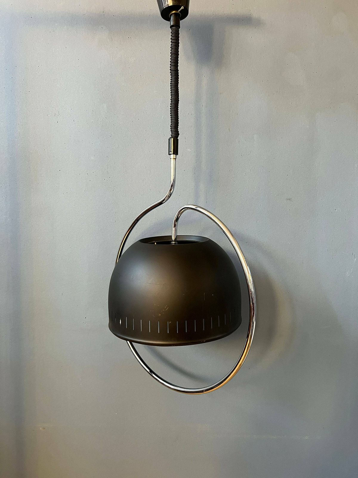 Dijkstra Space Age Hanglamp Met Chromen Frame En Zwarte Metalen Kap photo buy