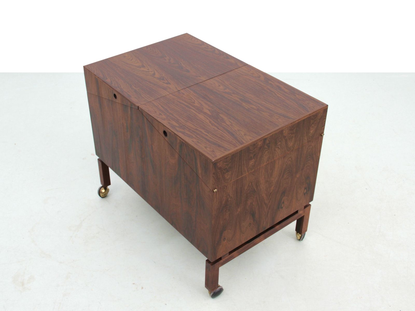 photo furniture Mid Century Modern Scandinavian Bar In Rosewood By Lief Alring. Cf Christiansen