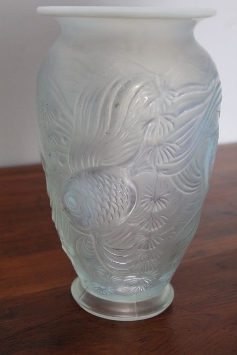 Antique Liberty / Art Deco Vase In Iridescent Opal Glass From The 1930s. Gorgeous photo 561.6
