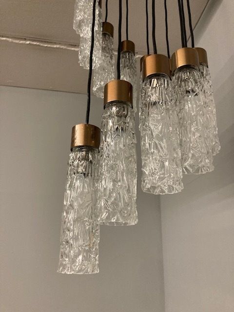 photo furniture Modern Design Pendant Lamp From The 70s With 12 Murano Glass Glasses.