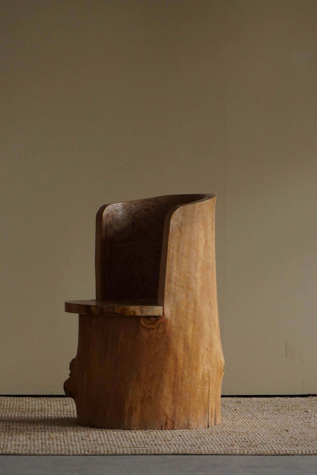 photo vinterior Mid Century Sculptural Brutalist Swedish Stump Chair In Solid Pine