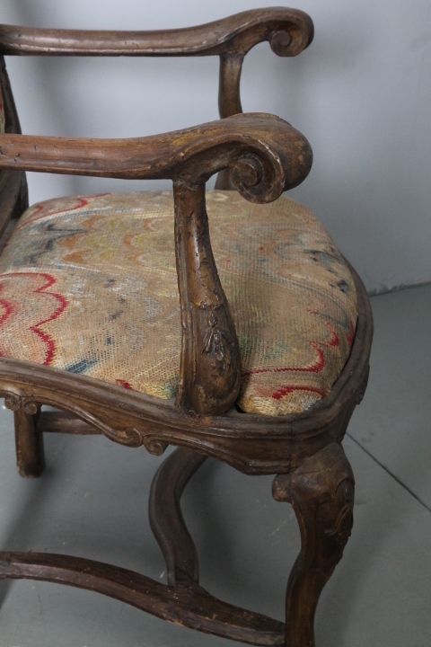 photo furniture Ancient Genoa Armchair Louis XIV End Of 600. Italy Solid Walnut.