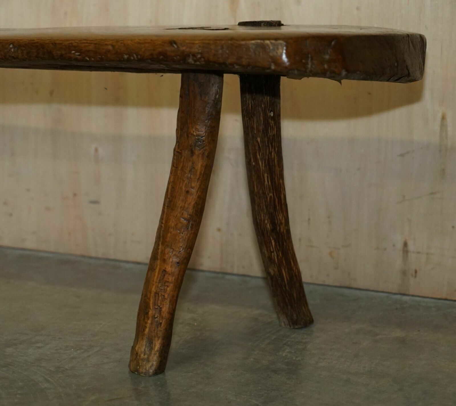 photo furniture Primitive Antique 1740 Spanish 18th Century Three Legged Bench Or Coffee Table