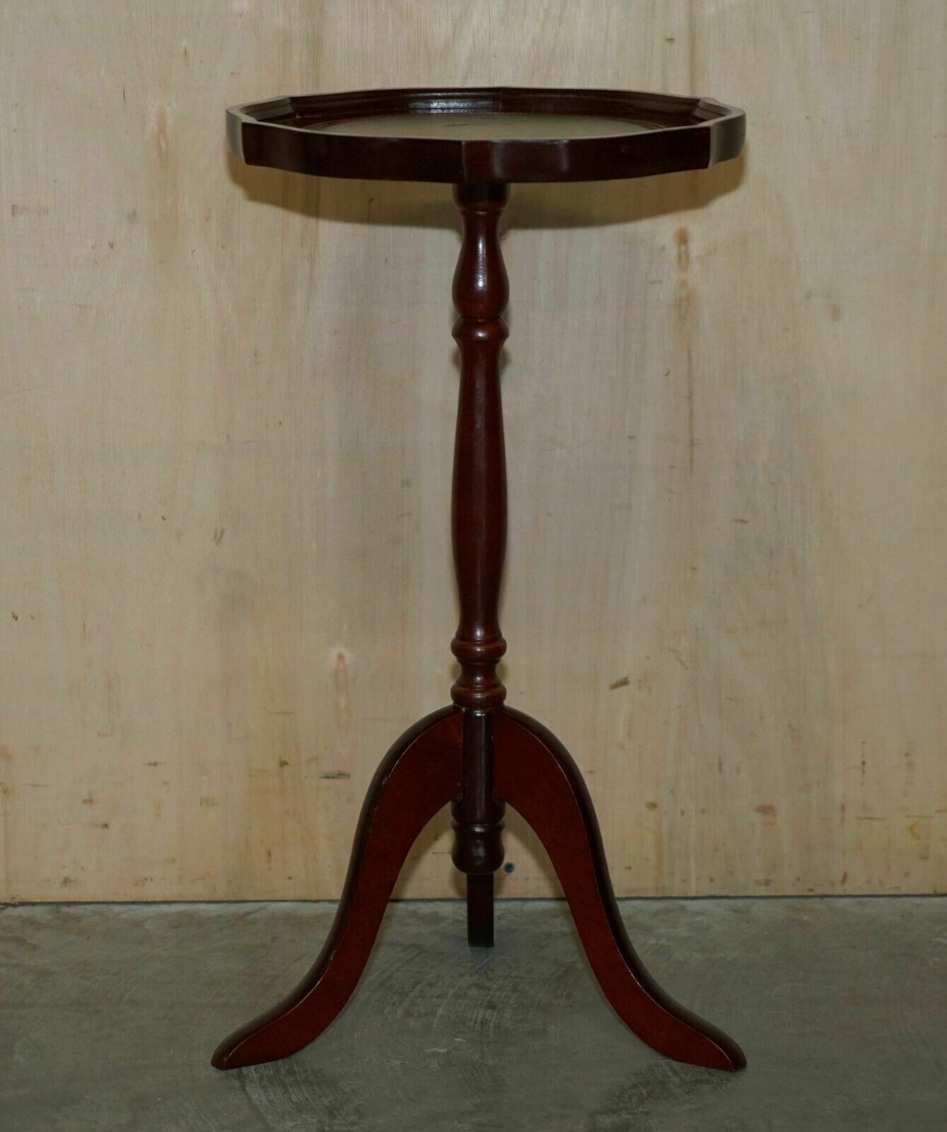 Pie Crust Edge Heritage Green Leather Gold Leaf Tripod Side End Lamp Wine Table photo for sale