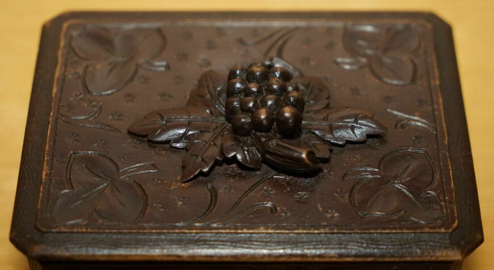 Original Antique Grape Vine Carved Black Forest Wood Music Box Needs Service photo vinterior