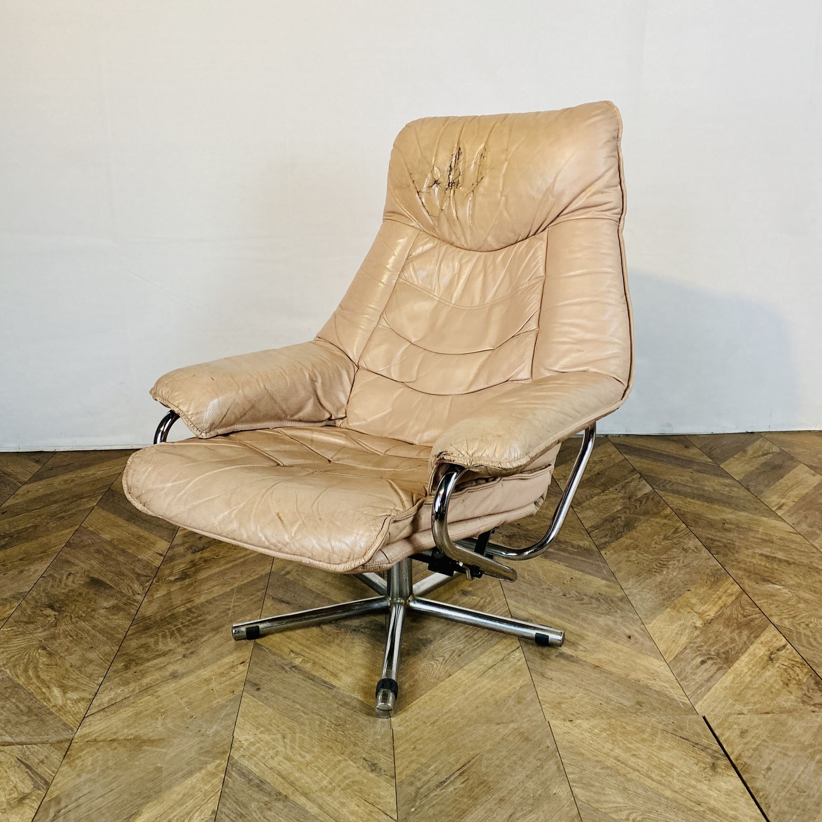 Mid Century Leather Swivel Armchair By Skoghaug Industries, 1960s photo buy