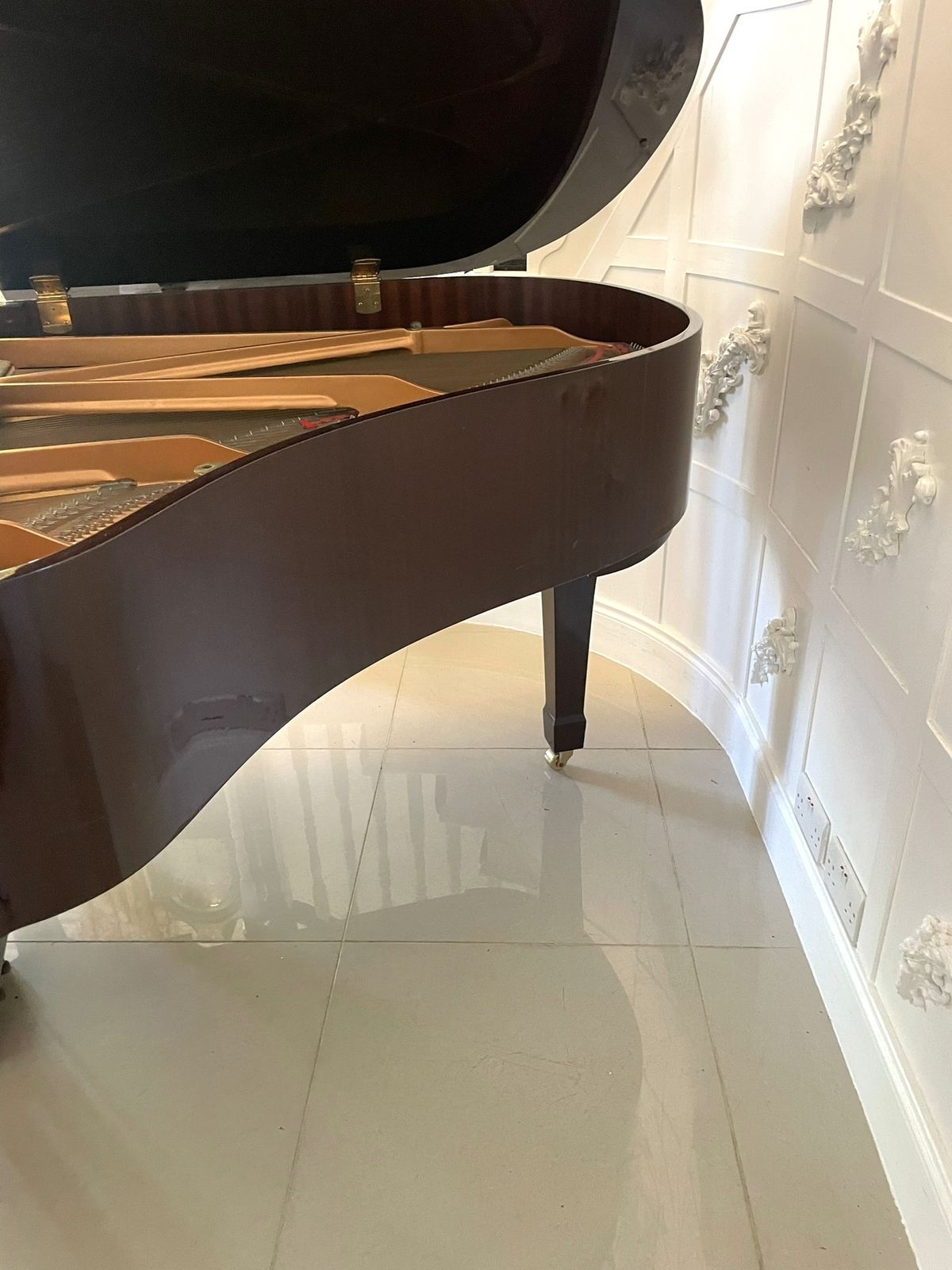 13880.0 Yamaha Baby Grand Quality Mahogany Piano Model C2 photo