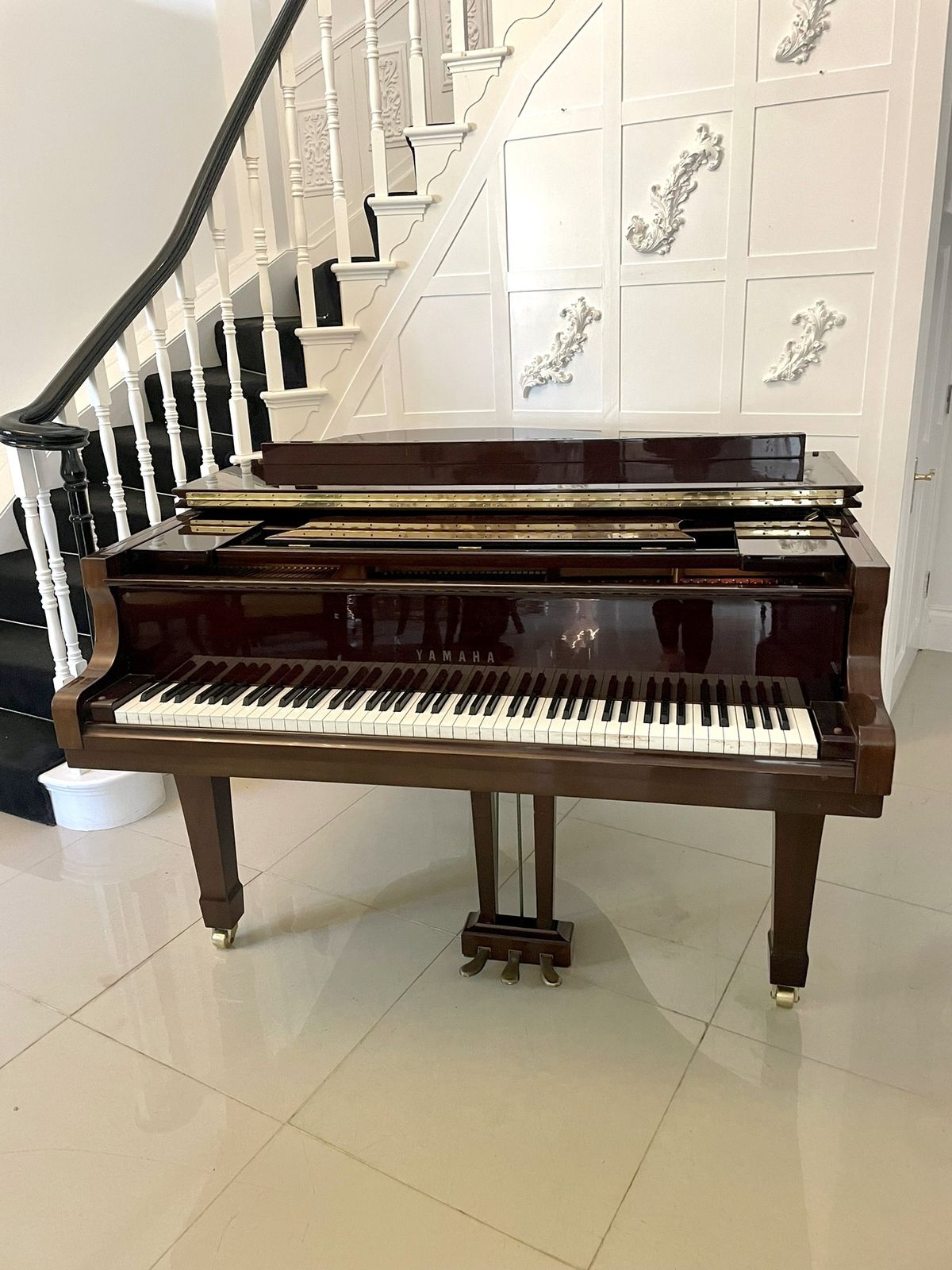 photo buy Yamaha Baby Grand Quality Mahogany Piano Model C2