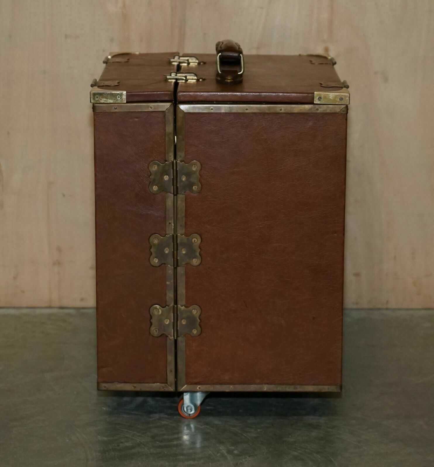 photo buy Stunning Holden Vintage & Classic Leather Car Trunk Drinks Picnic Decanter Set