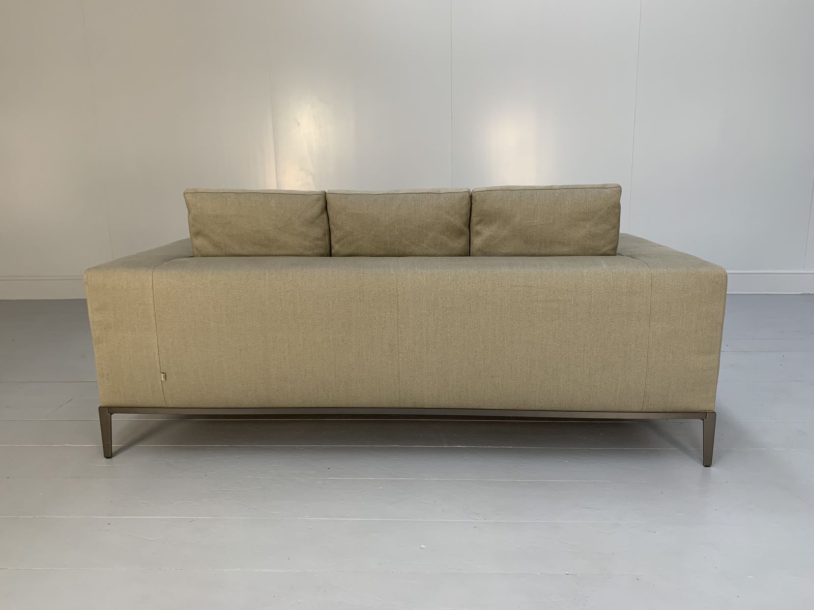 B&B Italia Maxalto “Simplice” 2.5 Seat Sofa – In Woven Linen | B&B
