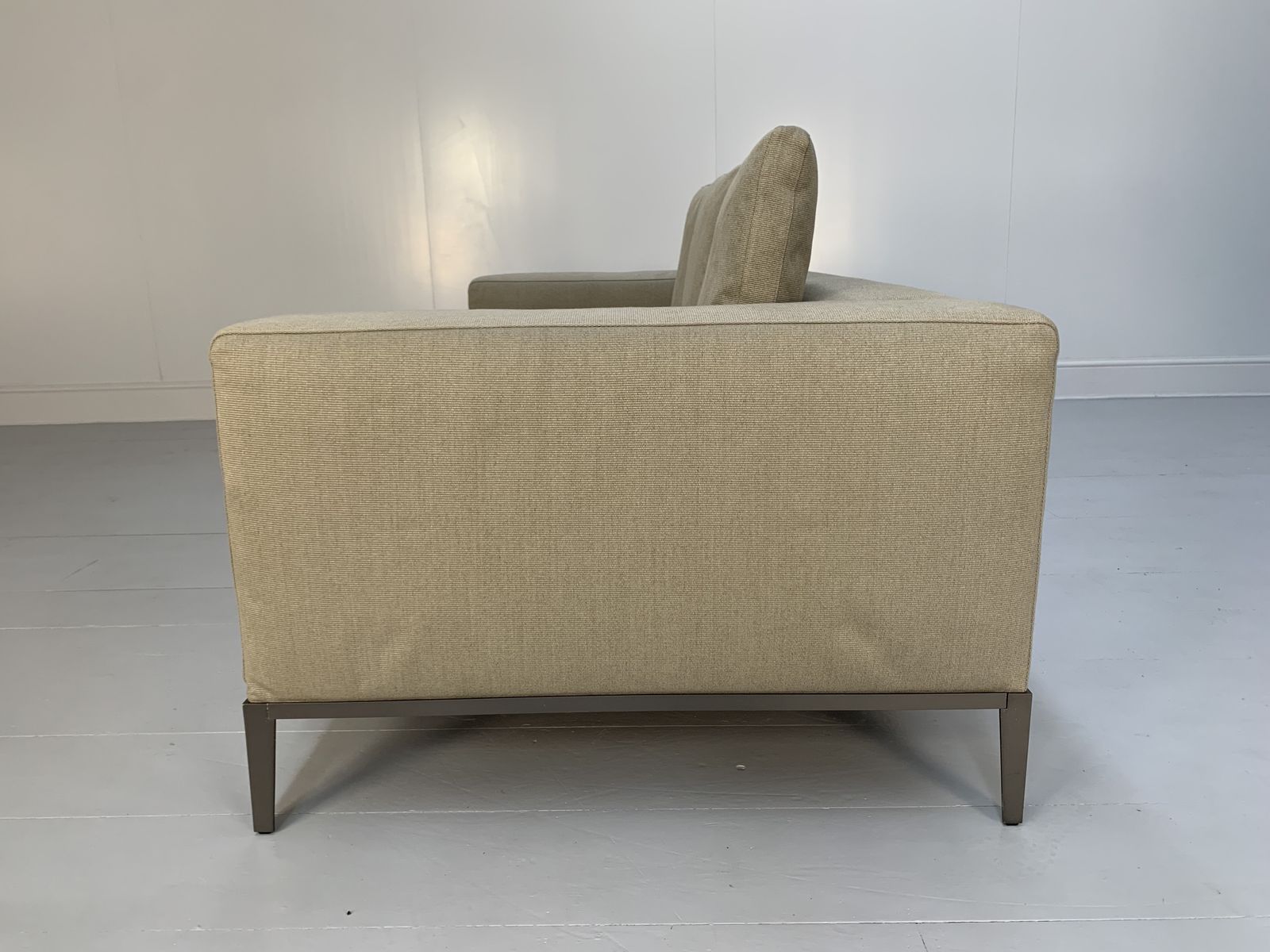 B&B Italia Maxalto “Simplice” 2.5 Seat Sofa – In Woven Linen | B&B