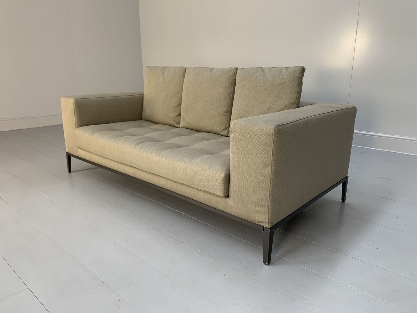 B&B Italia Maxalto “Simplice” 2.5 Seat Sofa – In Woven Linen | B&B