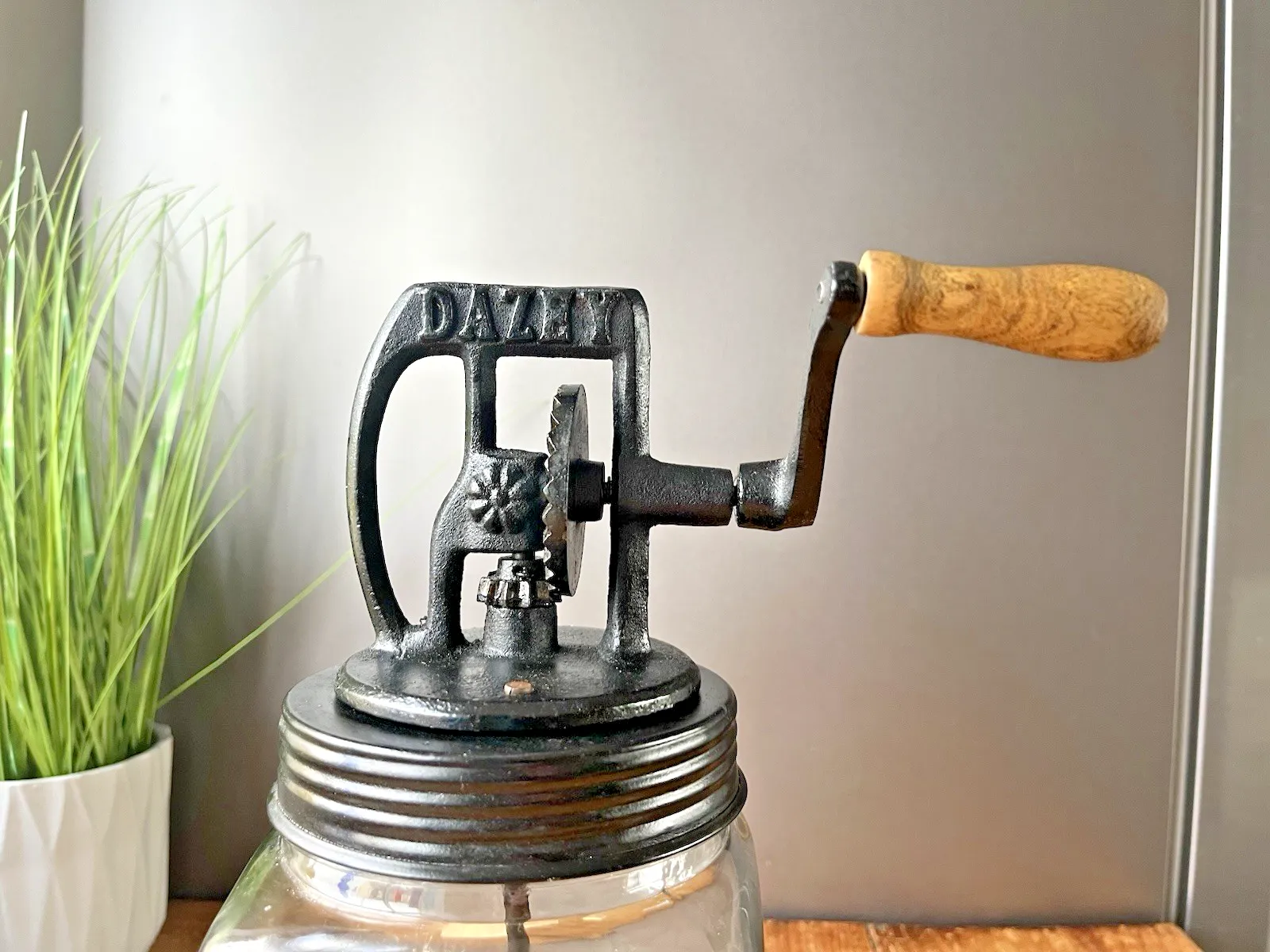 Antique Dazey Mechanical Crank Butter Churn # 20 Wooden Paddles
