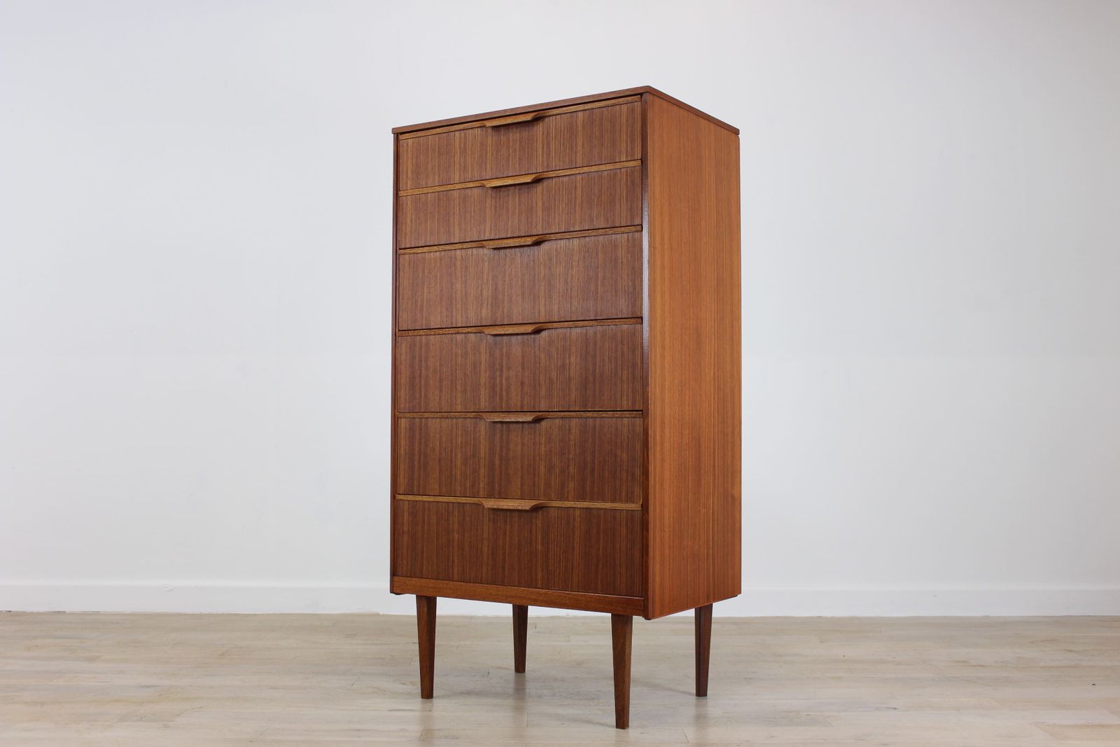 英国アンティークAustinSuiteオースティン製チェスト/タンス92-258 Austinsuite Late 1960's Teak Tall Chest Of Drawers | Austinsuite