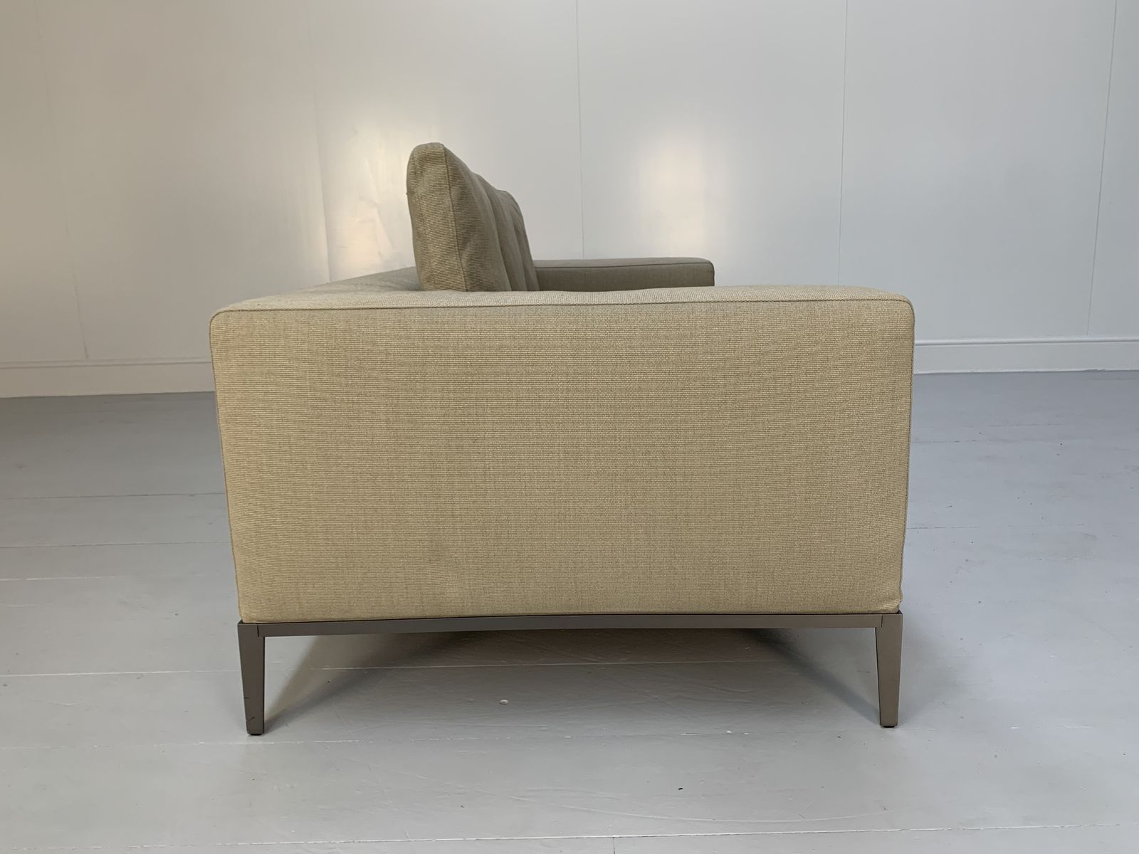 B&B Italia Maxalto “Simplice” 2.5 Seat Sofa – In Woven Linen | B&B