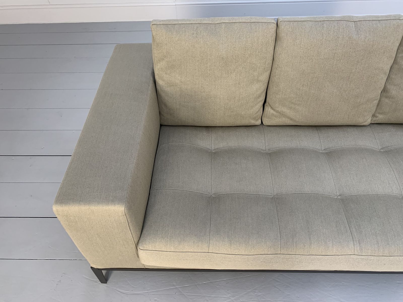 B&B Italia Maxalto “Simplice” 2.5 Seat Sofa – In Woven Linen | B&B