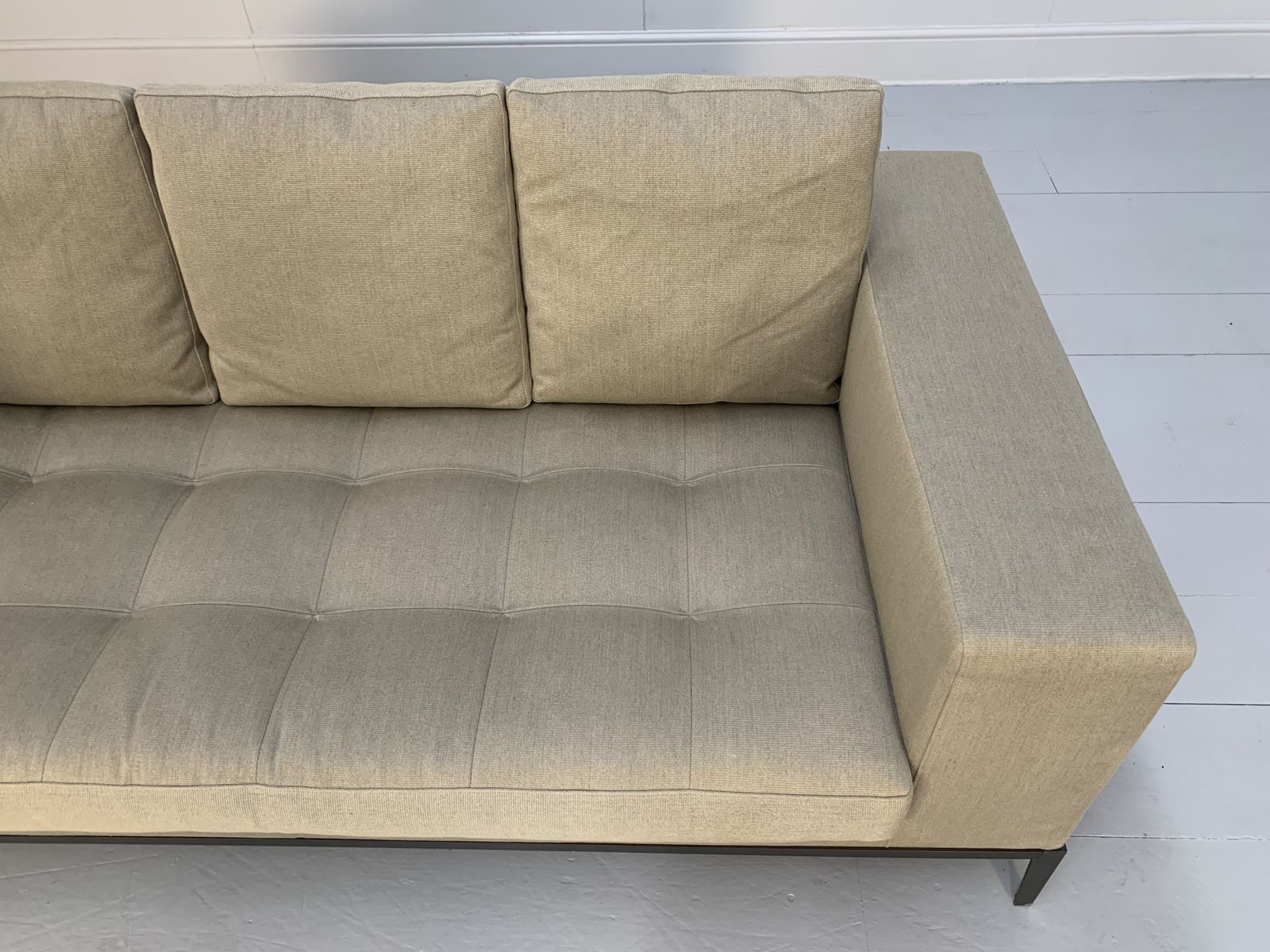 B&B Italia Maxalto “Simplice” 2.5 Seat Sofa – In Woven Linen | B&B