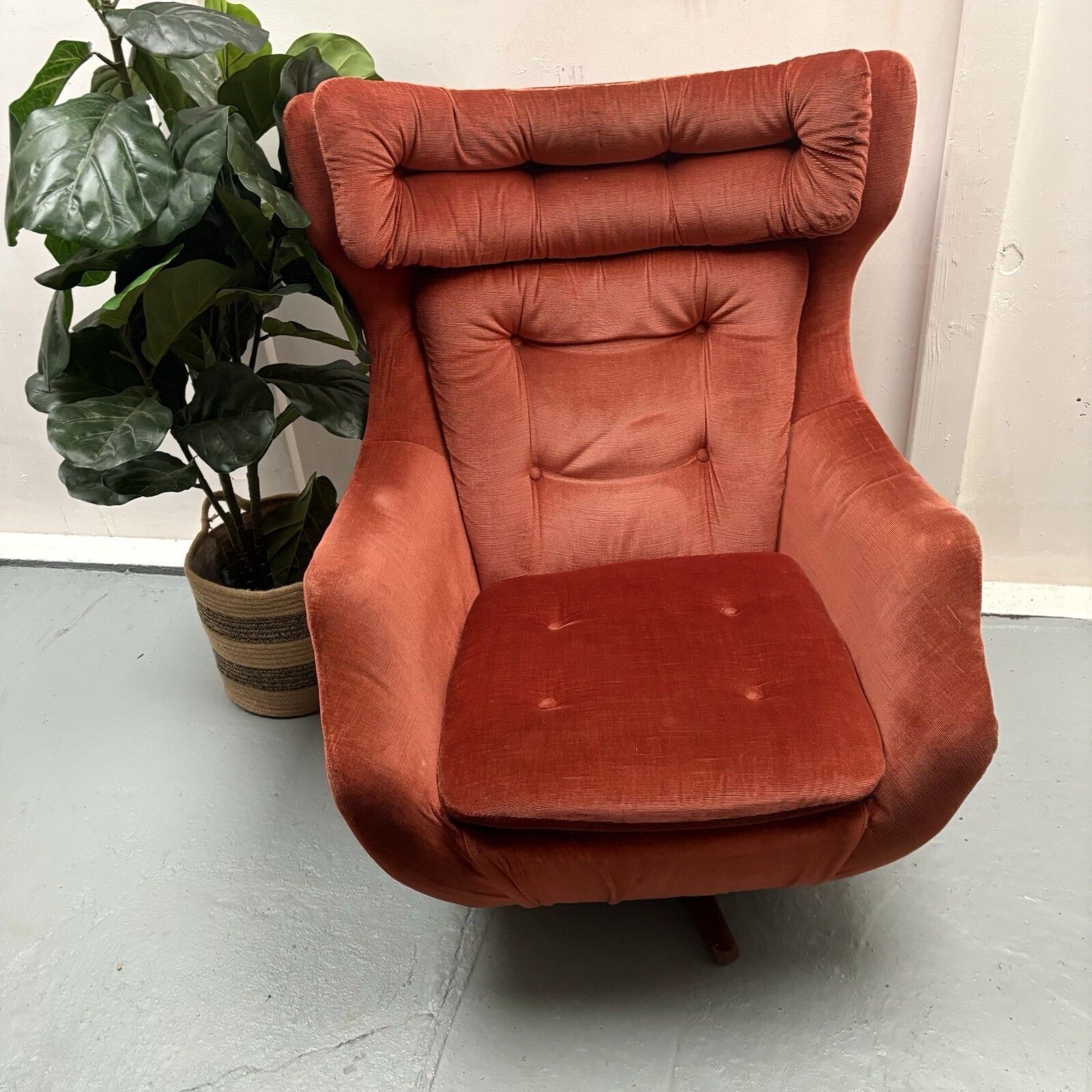 1970s Parker Knoll Glide Statesman Swivel Tilt Base Egg Arm Chair