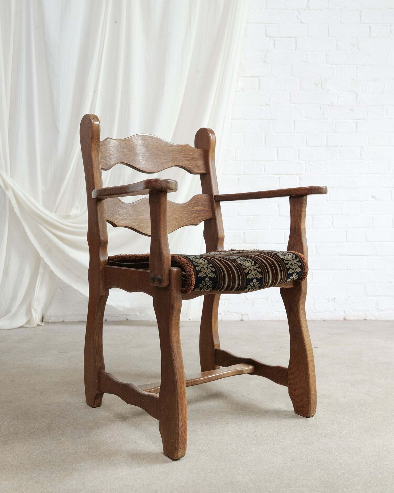 Single Oak Carver Razor Back Chair | Vinterior