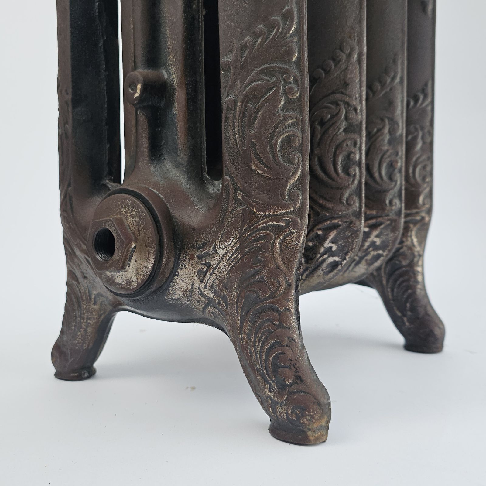 Rococo Vintage Cast Iron Radiator | Vinterior