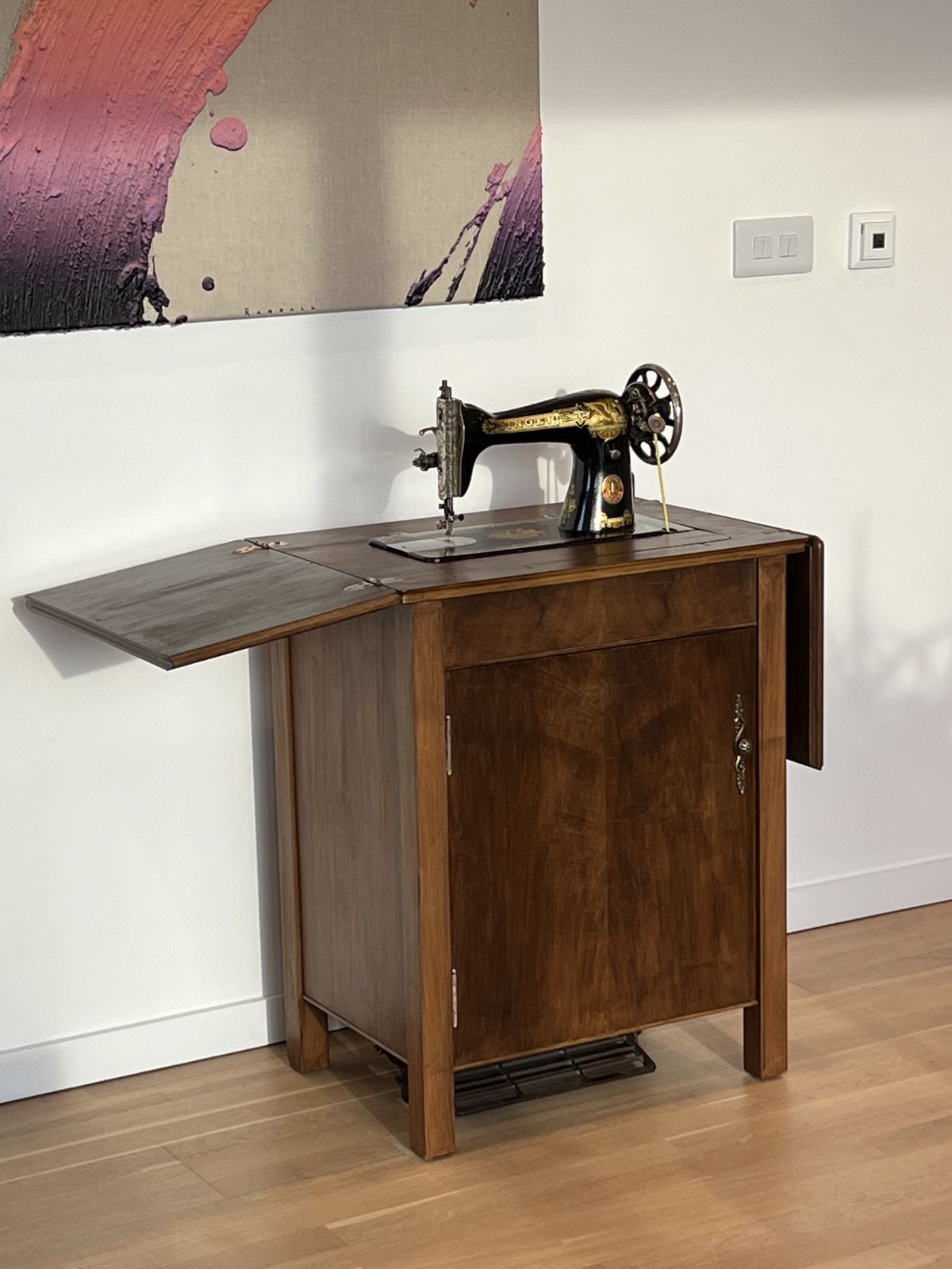 Singer 1929 Sewing Machine With Original Cabinet Stand | Singer Sewing ...
