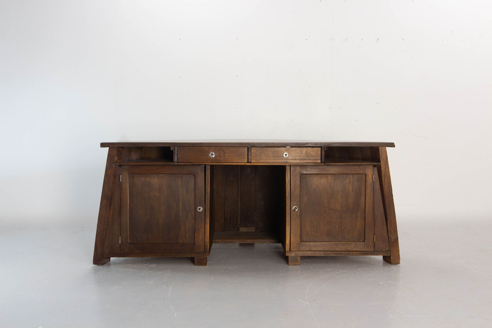 Bureau table d'écriture mid-century en chêne, forme tonneau courbée ...