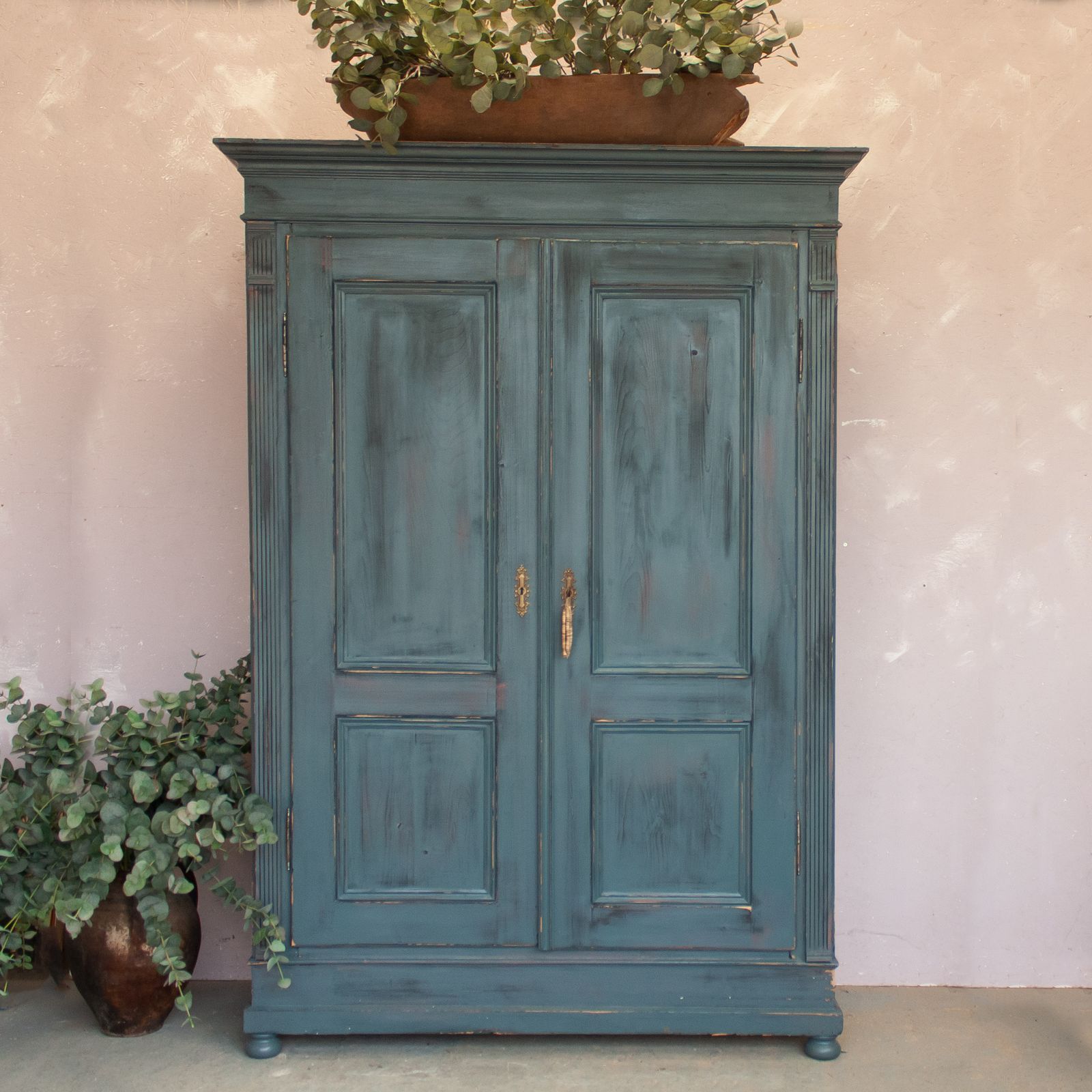 Vintage Display Cabinet With Glass Doors | Vinterior