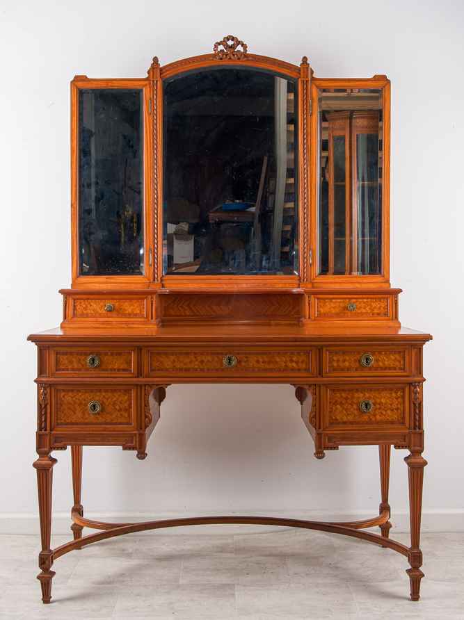 Antique Inlaid Satinwood Dressing Table Maple & Co 19th C | Vinterior Antique Inlaid Satinwood Dressing Table Maple & Co 19th C | Vinterior