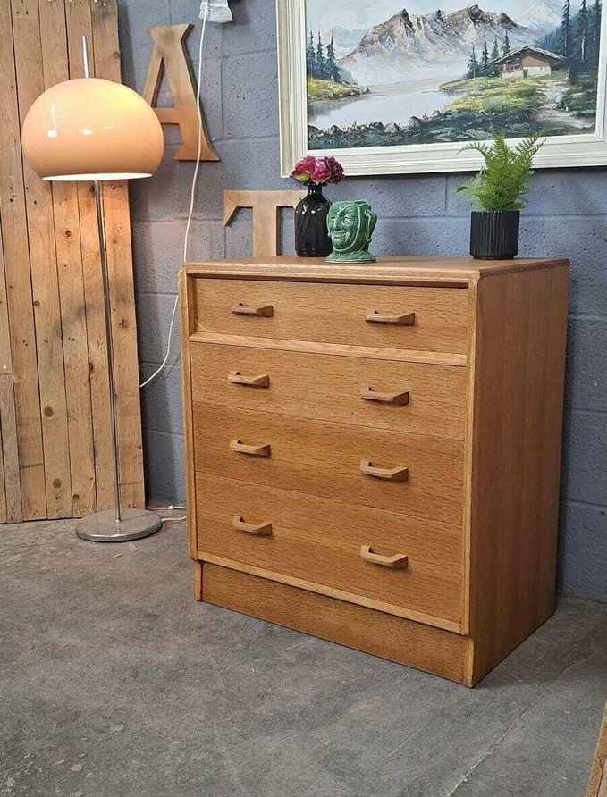 golden oak dresser POSTER GIRL main image 1