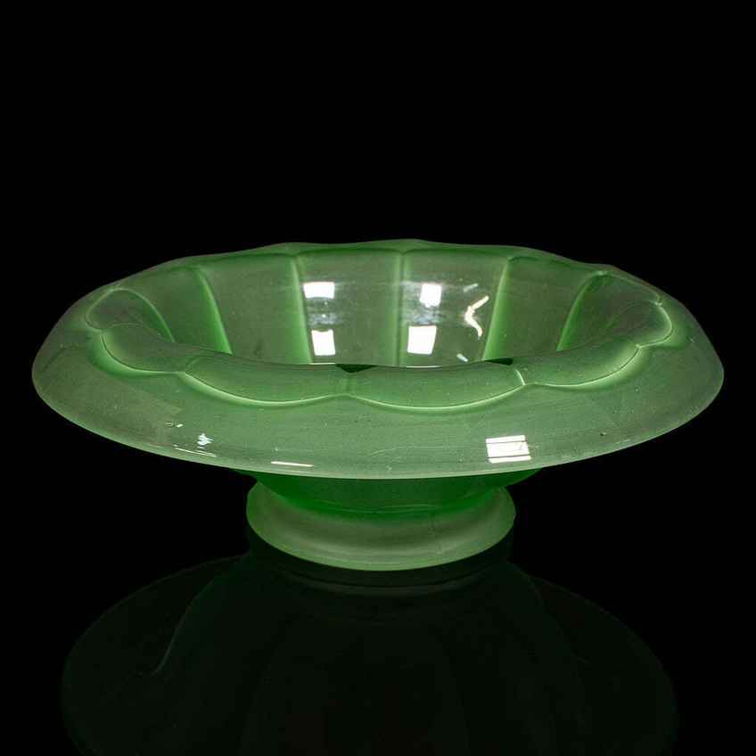 green glass dressing table set vintage glass dressing table tray Vintage Green Glass Dressing Table Set   Kernow Furniture-parroquiadesanalbertomagno.com