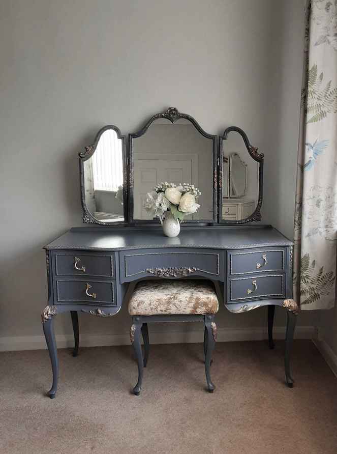 Vintage Kidney Shaped Stone White And Grey Painted Louis Dressing Table  With Crested Mirror | Vinterior