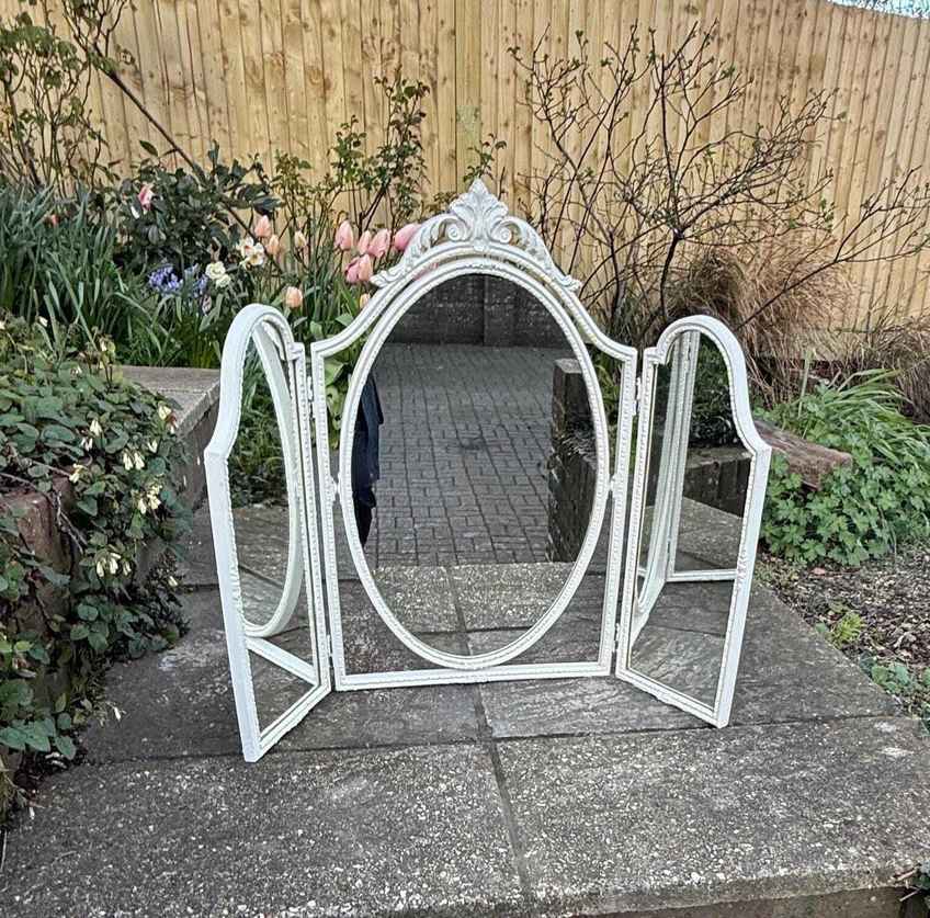 white christmas dresses Provence - Dressing Table