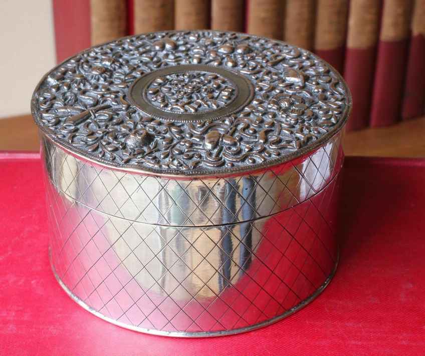 chinese silver cigarette case Antique 20th Century Chinese Silver Dragon Cigar Box, Shanghai, Zeewo,  1900s for sale at Pamono