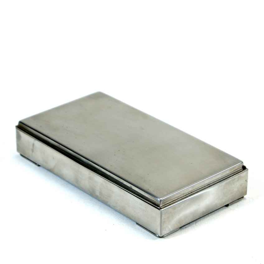 what was the purpose of a cigarette holder Cigarette case