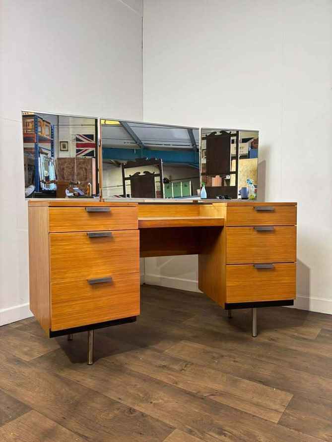 Mid-Century Dressing Tables For Sale | Vinterior Mid-Century Dressing Tables For Sale | Vinterior