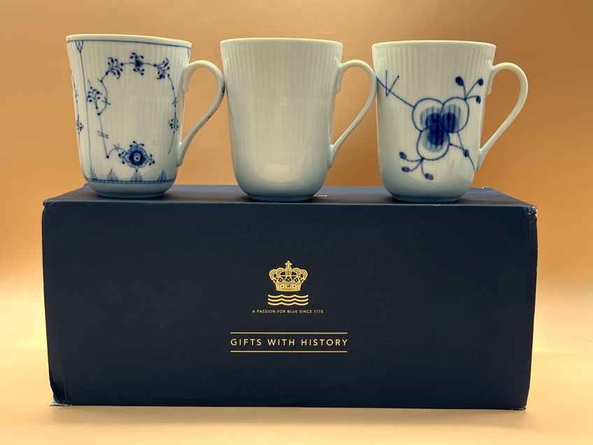 Royal Copenhagen, "4 All Seasons". Four Coffee Mugs And Small Oval Dish. |  Royal Copenhagen | Vinterior