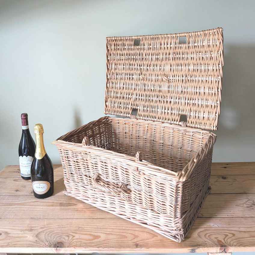 Vintage Picnic Baskets | Vinterior
