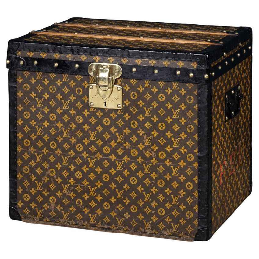 Antique 20th Century Louis Vuitton Trunk In Monogram Canvas
