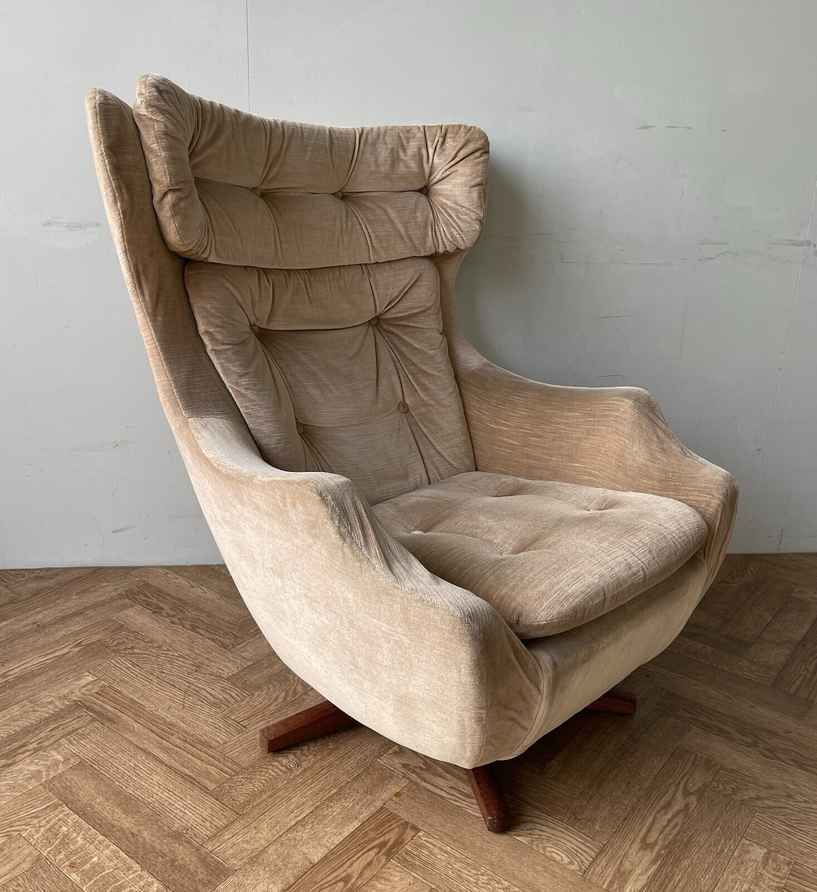 1970s Parker Knoll Glide Statesman Swivel Tilt Base Egg Arm Chair