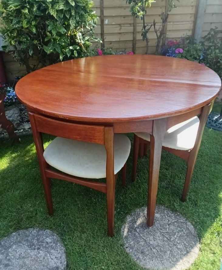 Original Nathan Roundette Extendable Table With Matching Chairs